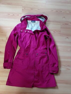 Patagonia Women's Magenta Raincoat Jacket